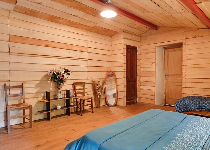 Maison De Vacances Fil Rouge Дом отдыха Saint-Pierre-d'Aurillac