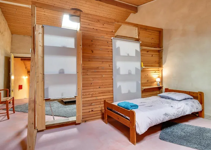 Дом отдыха Maison De Vacances Fil Rouge Saint-Pierre-d'Aurillac